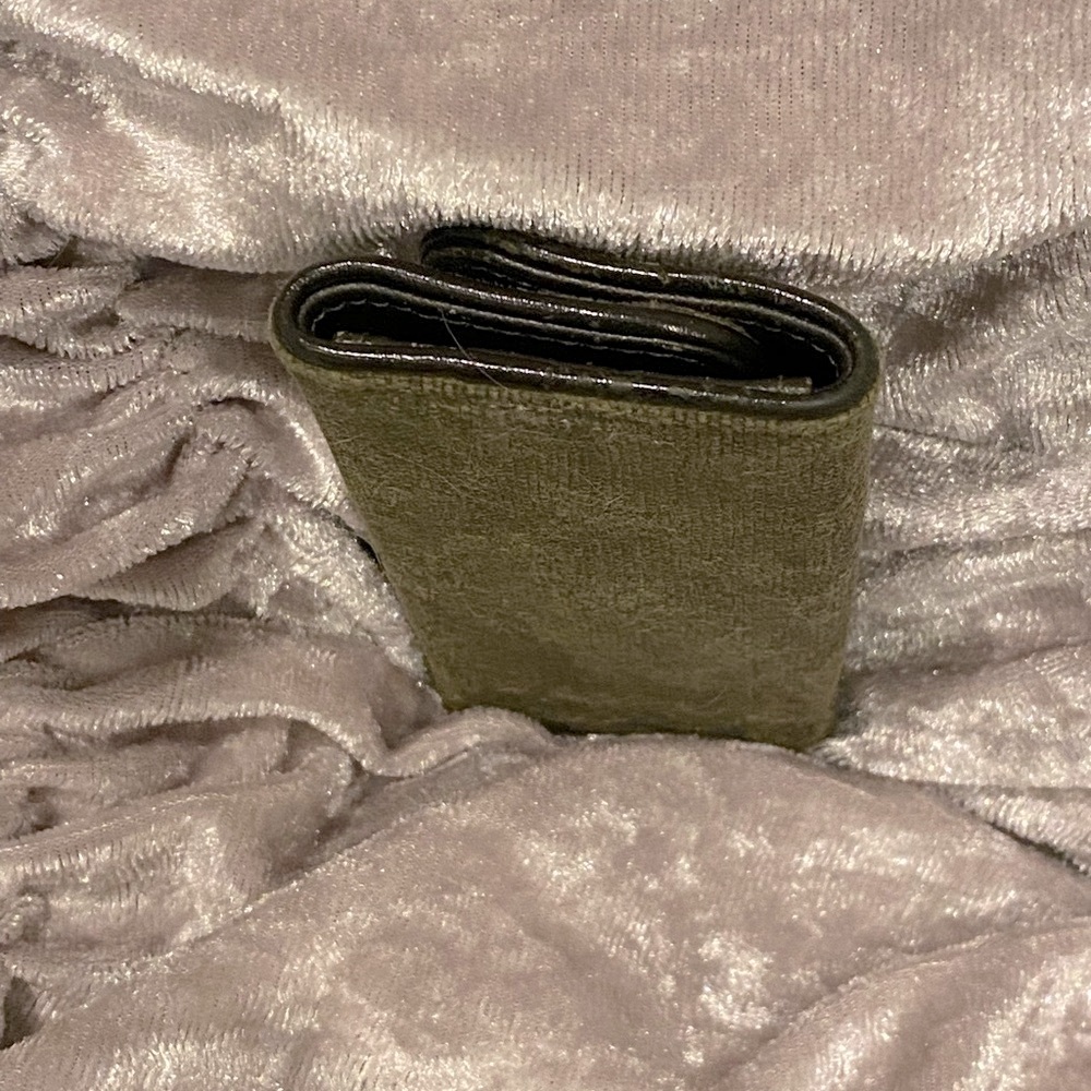 Authentic Louis Vuitton Mini Lin Key Wallet - Picture 2 of 6